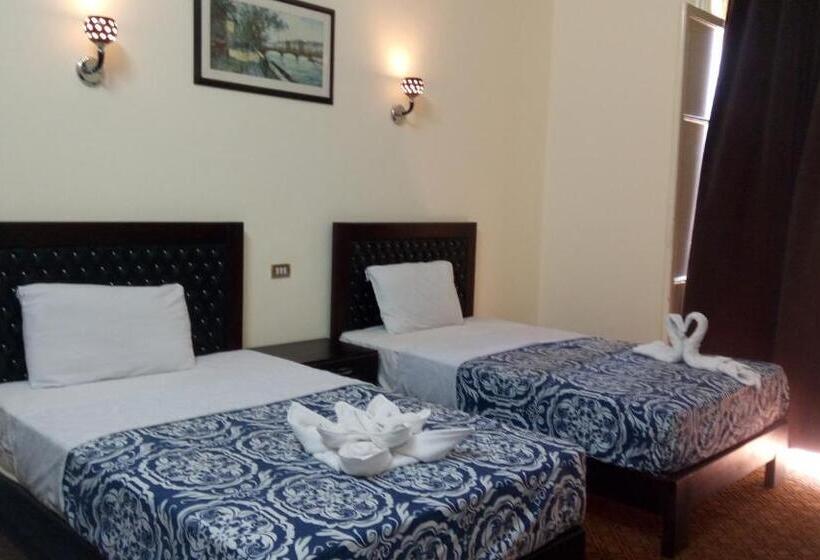 اتاق لوکس سه تخته, Cairo Paradise