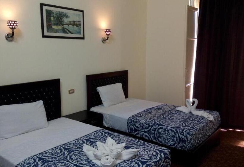 اتاق لوکس سه تخته, Cairo Paradise