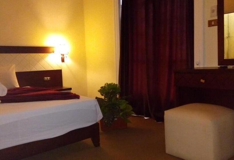 اتاق لوکس, Cairo Paradise