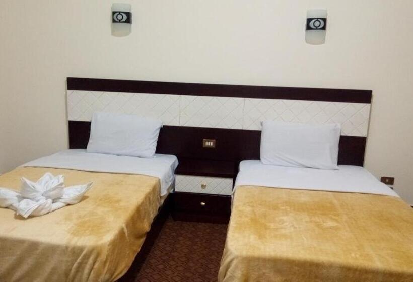 اتاق لوکس, Cairo Paradise