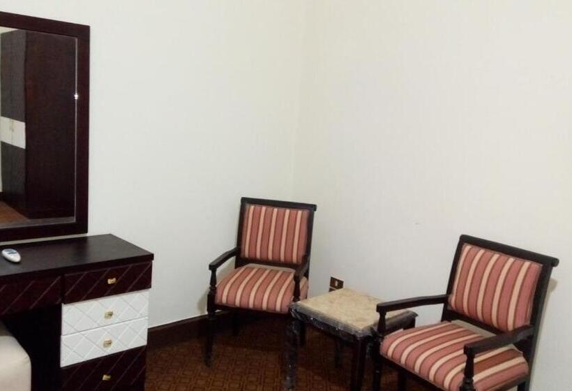 اتاق لوکس سه تخته, Cairo Paradise