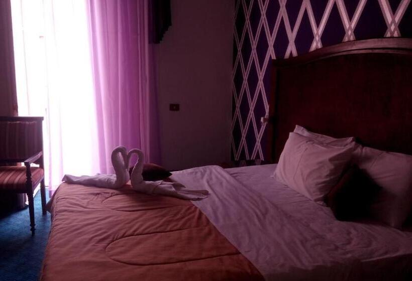 اتاق لوکس سه تخته, Cairo Paradise