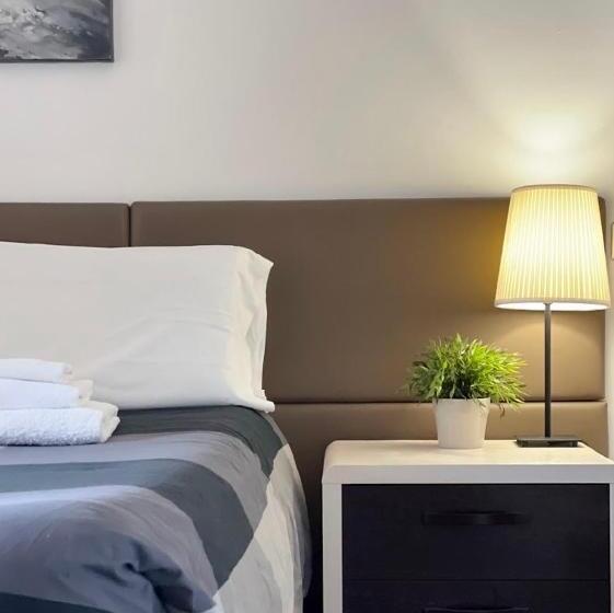 اتاق لوکس, Cameracaffe Sul Lago