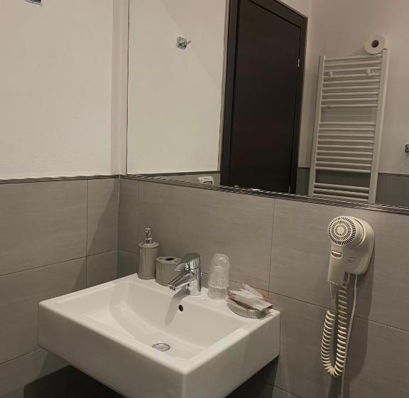 اتاق استاندارد با چشم‌انداز باغ, Cameracaffe Sul Lago