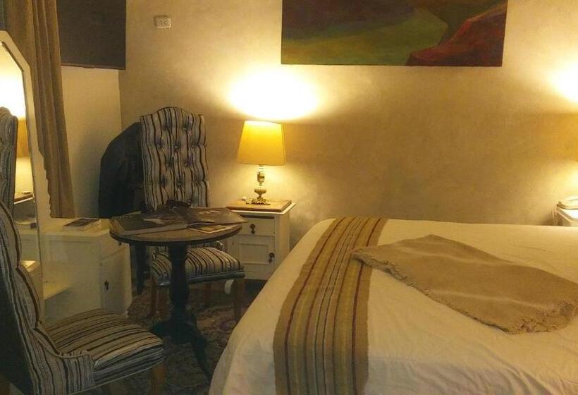 جناح جونيور, Casa Falleri Boutique