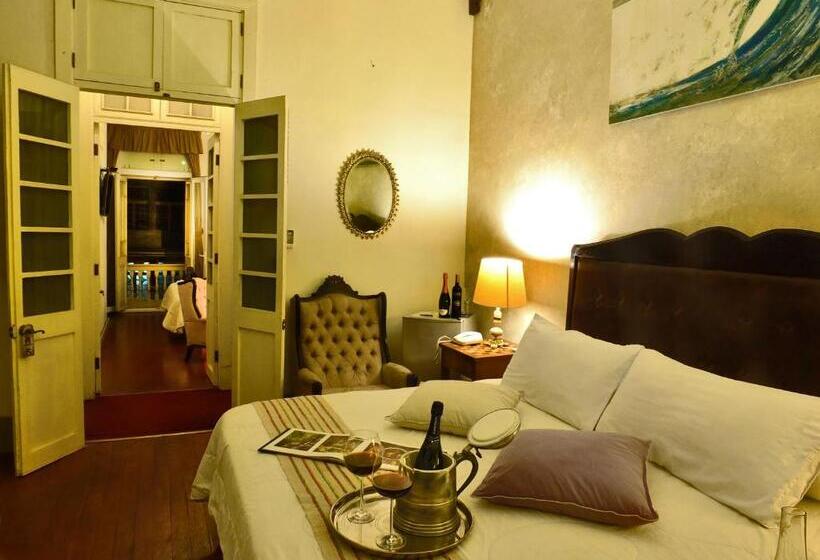 جناح جونيور, Casa Falleri Boutique