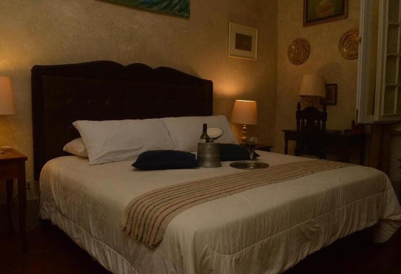 جناح جونيور, Casa Falleri Boutique