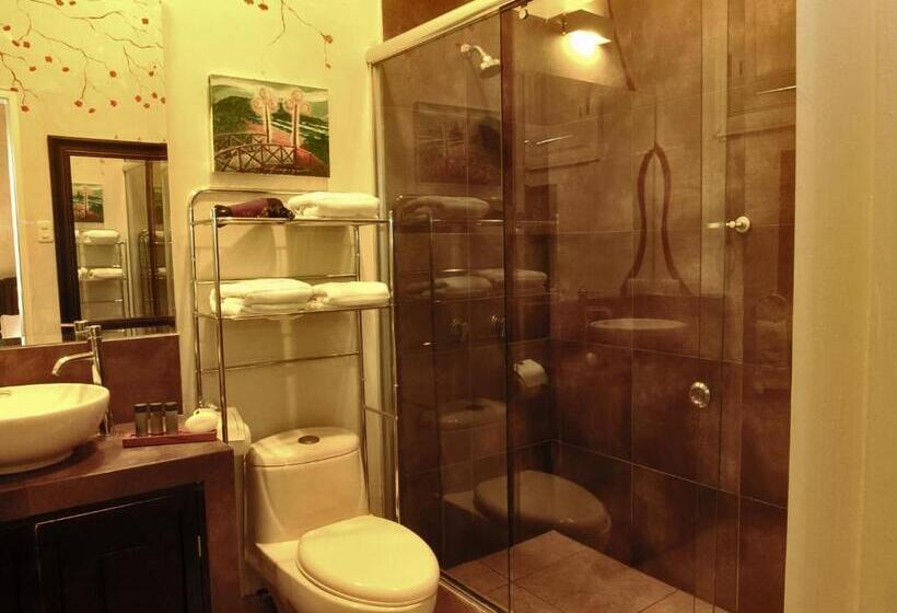 جناح جونيور, Casa Falleri Boutique