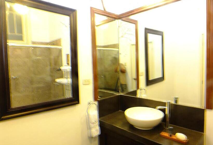 جناح جونيور, Casa Falleri Boutique