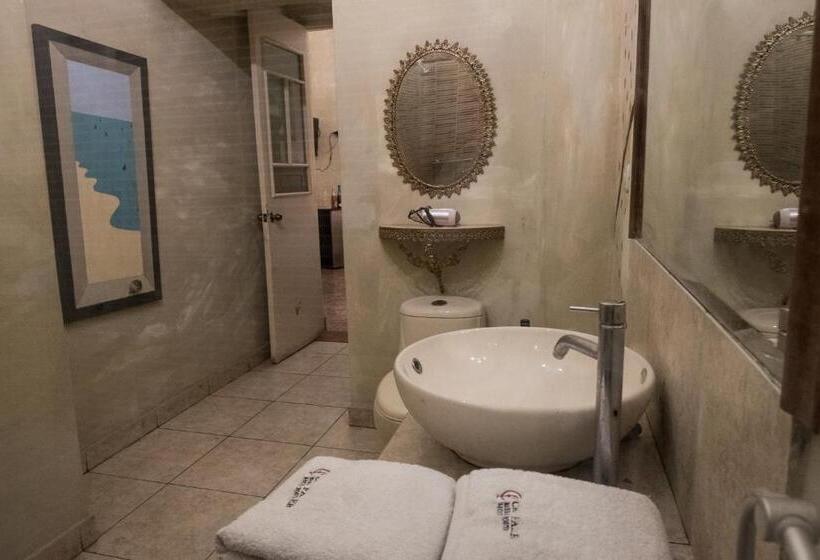 جناح جونيور, Casa Falleri Boutique