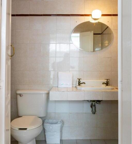 חדר סטנדרט, Colonial