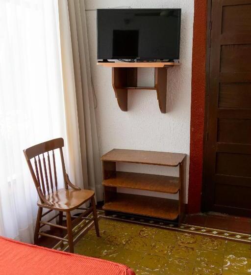 חדר סטנדרט, Colonial