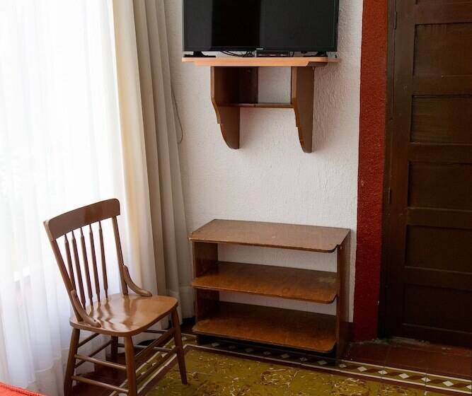 חדר סטנדרט, Colonial