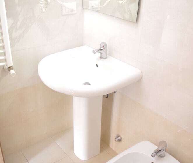 标准四人间共用浴室, Euro Inn B&b