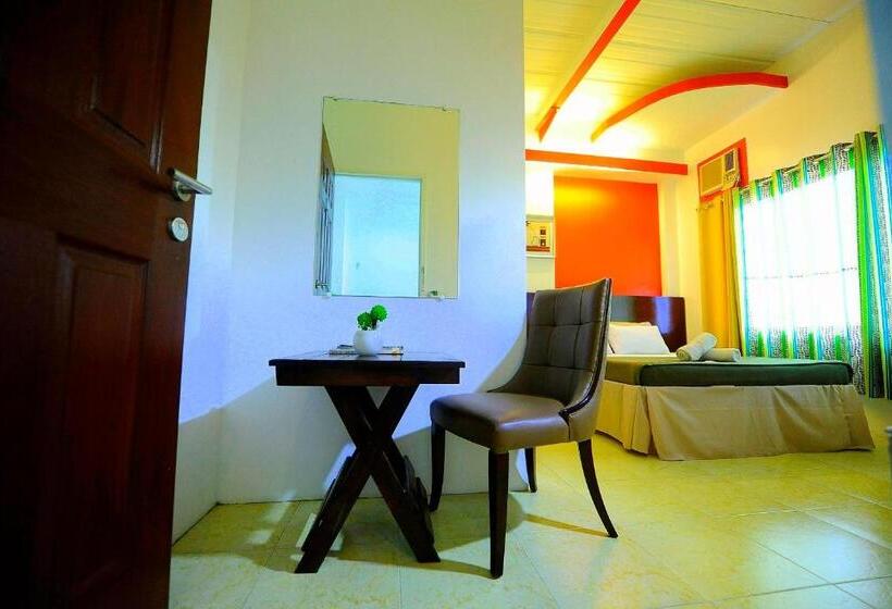 Номер Deluxe, First Pacific Inn Davao