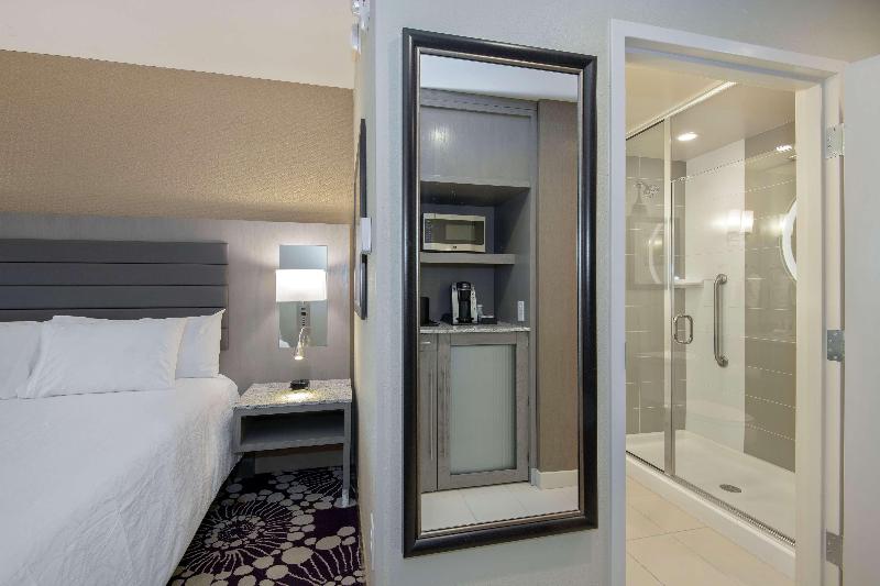 Номер Премиум, Hilton Garden Inn Raleigh /crabtree Valley