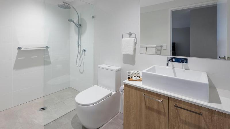 اتاق استاندارد با تخت بزرگ برای معلولان, Hilton Garden Inn Raleigh /crabtree Valley