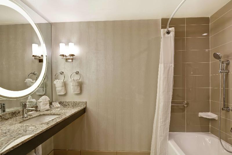 اتاق استاندارد با تخت بزرگ, Hilton Garden Inn Raleigh /crabtree Valley