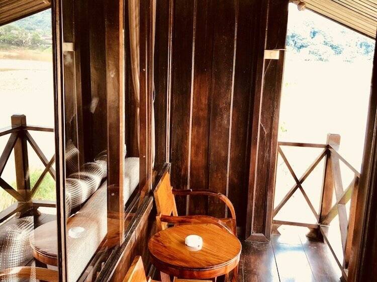 带大床的标准间, Merry Riverside