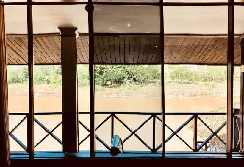 اتاق خانوادگی, Merry Riverside