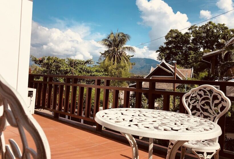 豪华三人间, Merry Riverside