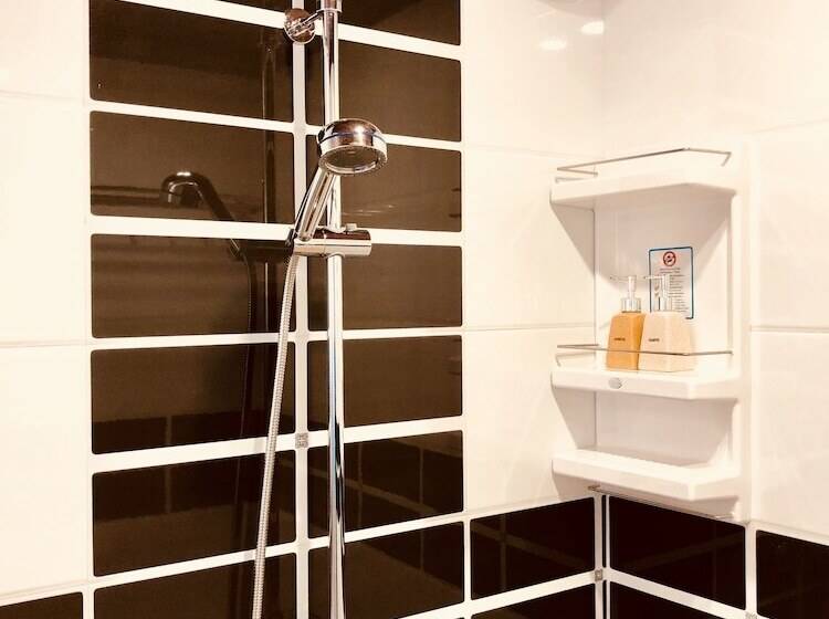 豪华三人间, Merry Riverside