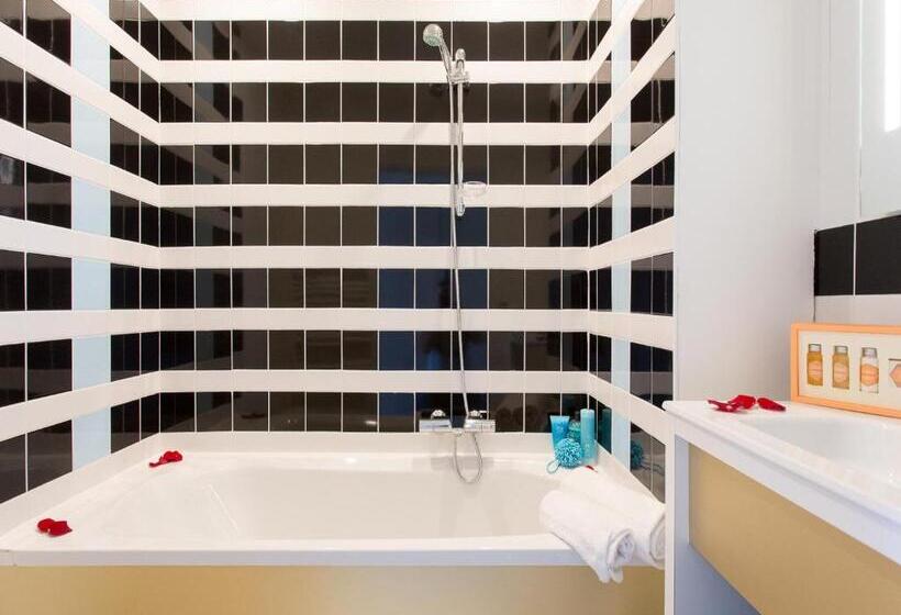 شقة غرفة واحدة, Adonis Mougins