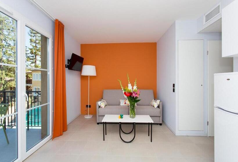 شقة غرفة واحدة, Adonis Mougins