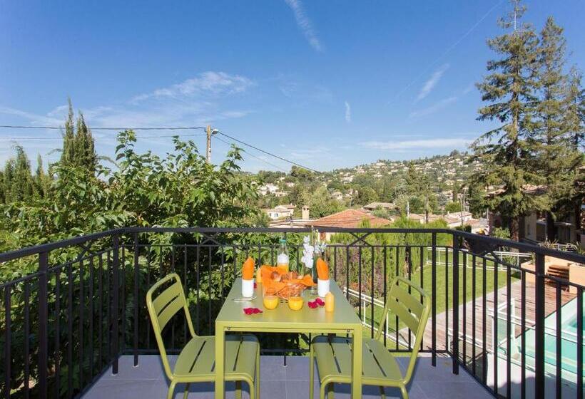 شقة غرفة واحدة, Adonis Mougins