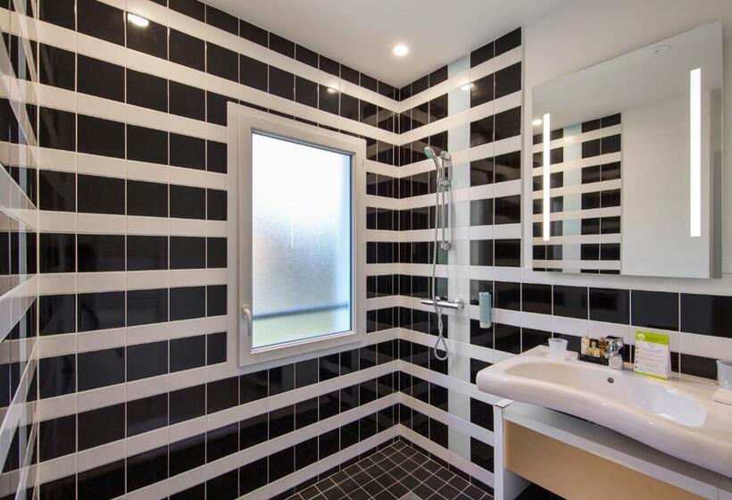 شقة غرفة واحدة, Adonis Mougins