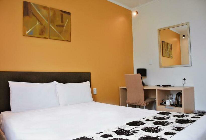 标准工作室, Parnell Pines