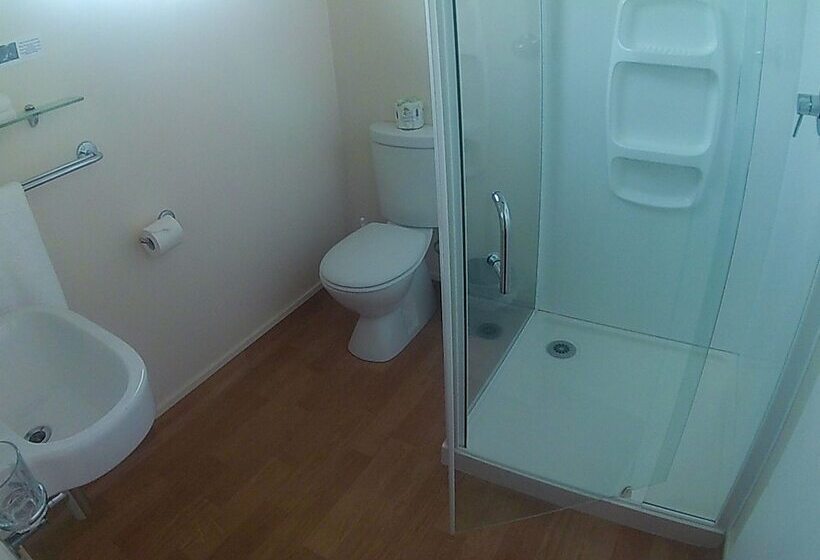 标准工作室, Parnell Pines