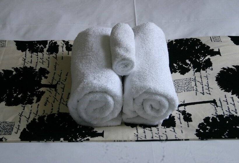 标准工作室, Parnell Pines