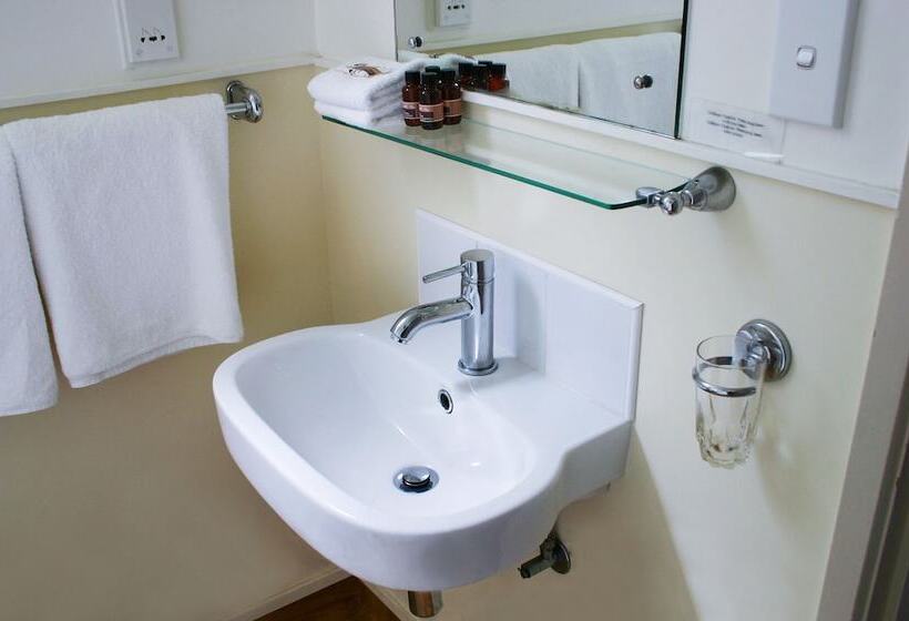 管理人员工作室, Parnell Pines