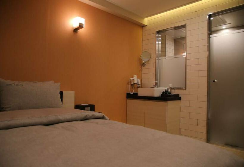 غرفة قياسية, Motel Some