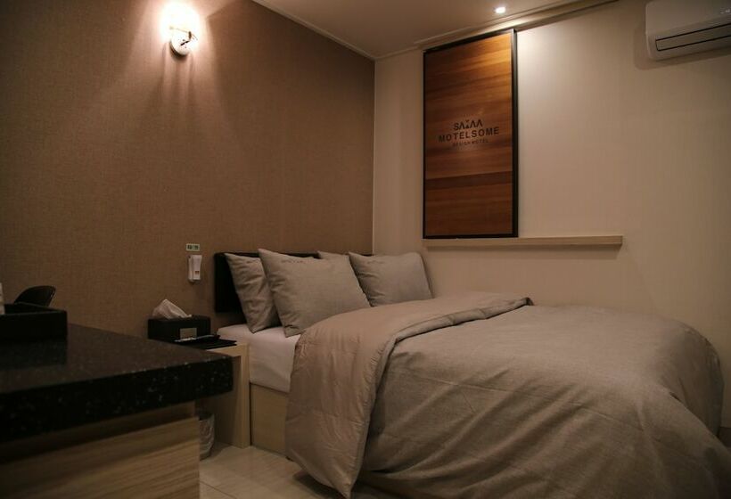 غرفة قياسية, Motel Some