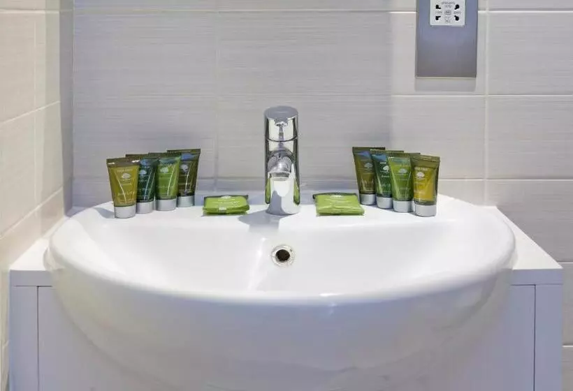 استودیوی استاندارد, Red Lion Court By City2stay
