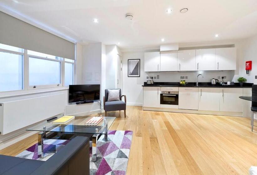 スタンダードスタジオ, Red Lion Court By City2stay