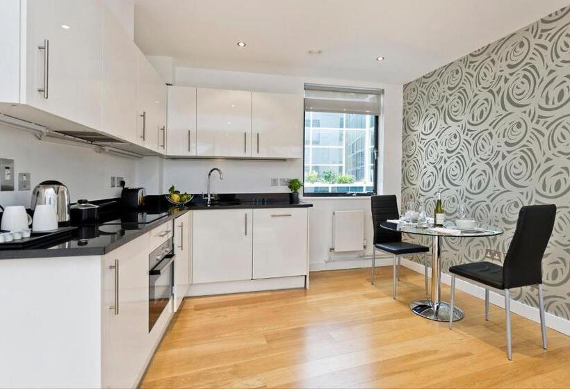 １ベッドルームのスーペリアアパートメント, Red Lion Court By City2stay