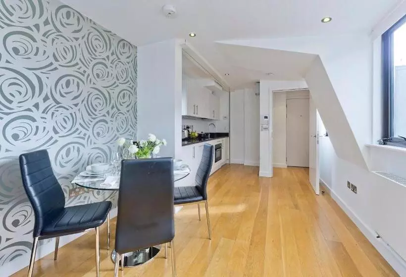 1 Bedroom Penthouse Apartment, Red Lion Court By City2stay