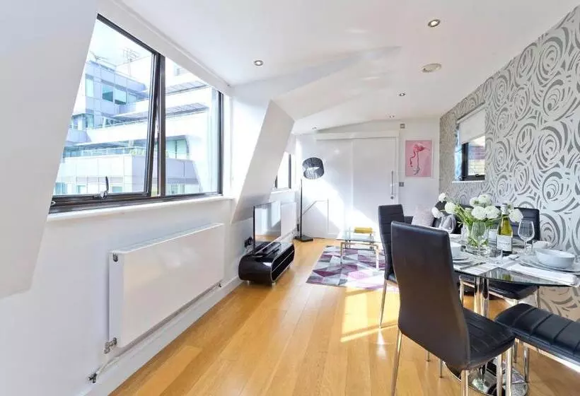 1 Bedroom Penthouse Apartment, Red Lion Court By City2stay
