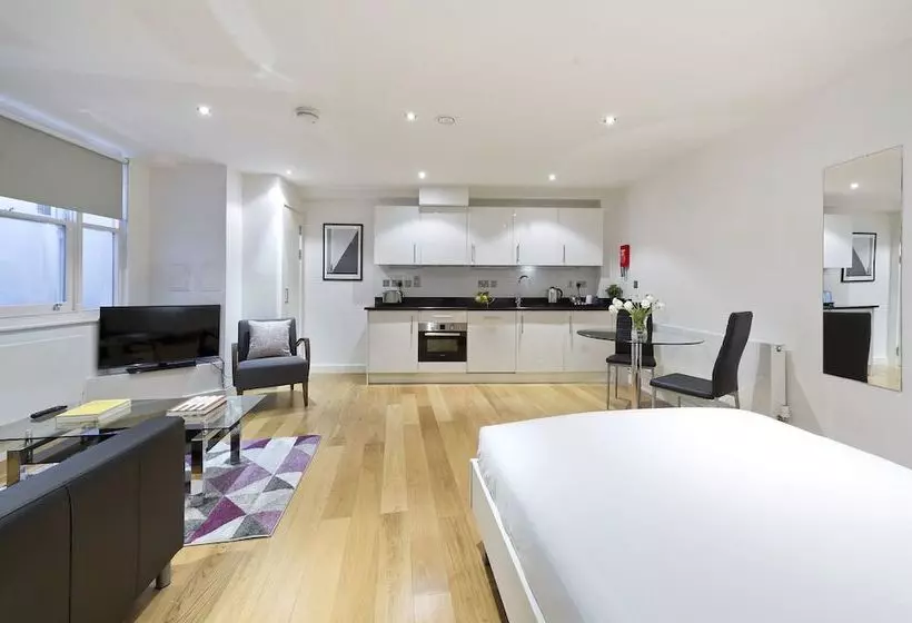 استودیوی استاندارد, Red Lion Court By City2stay