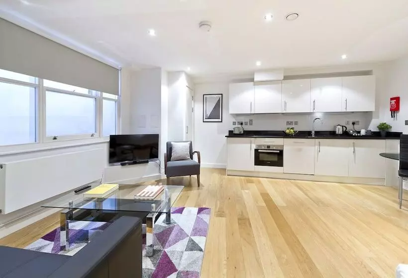 استودیوی استاندارد, Red Lion Court By City2stay