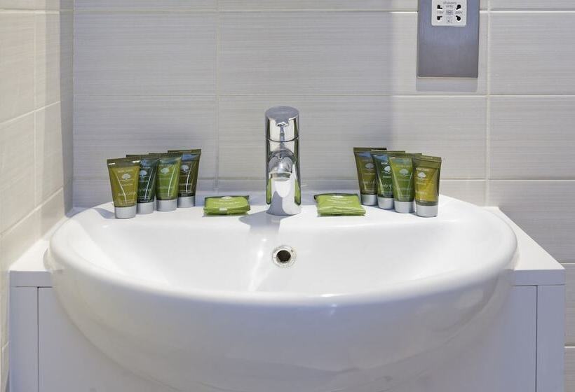 スタンダードスタジオ, Red Lion Court By City2stay