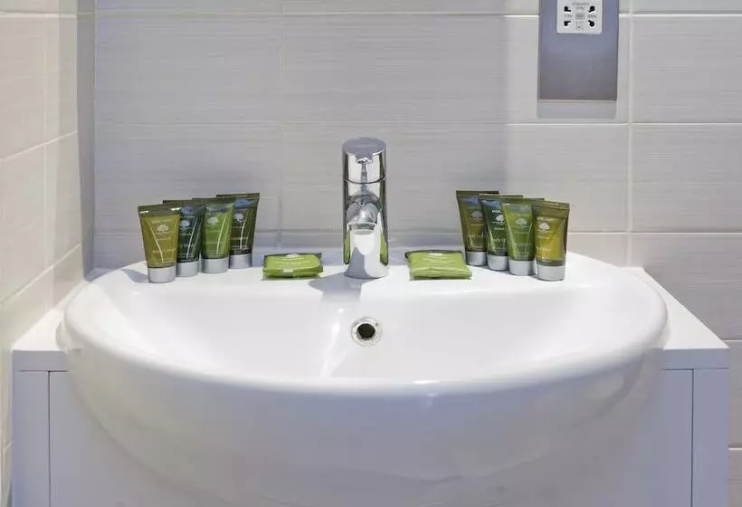 استودیوی استاندارد, Red Lion Court By City2stay