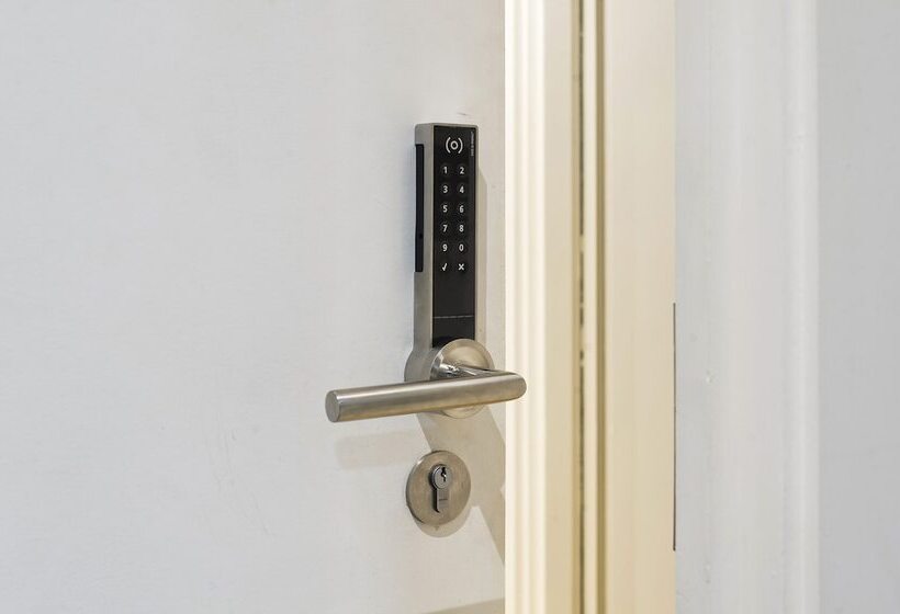 スタンダードスタジオ, Red Lion Court By City2stay