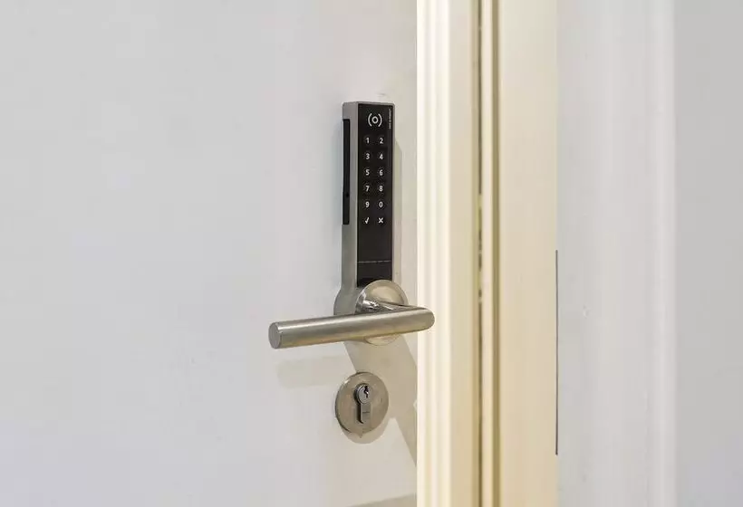 استودیوی استاندارد, Red Lion Court By City2stay