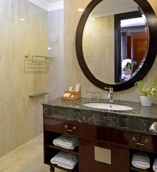 سوییت جونیور, The Sahira Hotel Syariah
