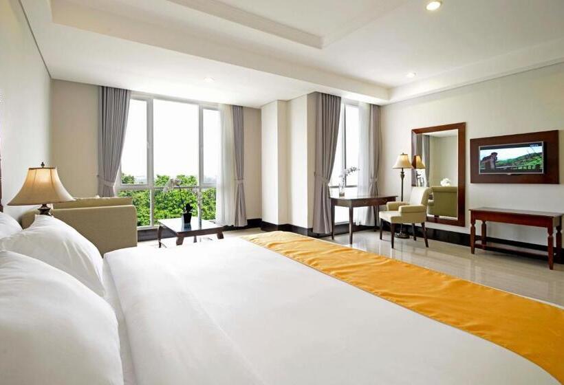 סוויטת ג'וניור, The Sahira Hotel Syariah