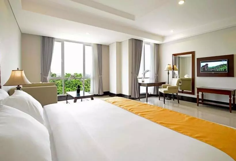 سوییت جونیور, The Sahira Hotel Syariah